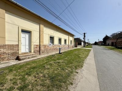 Kiadó családi ház - 7133 Fadd