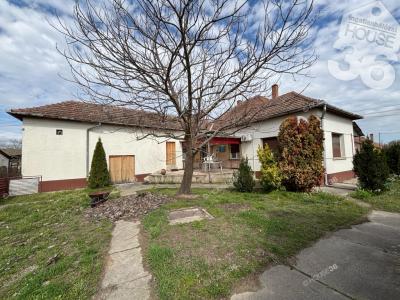 Eladó családi ház - 6131 Szank