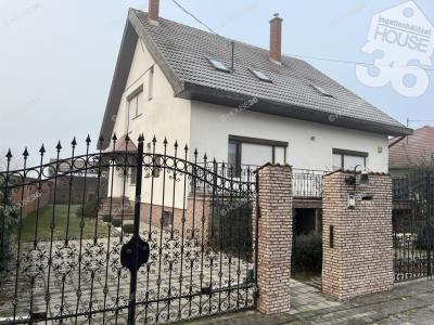 Eladó családi ház - 6320 Solt