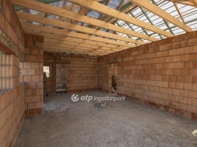 Eladó családi ház - 2481 Velence