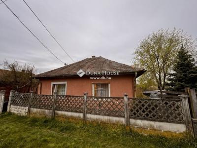Eladó családi ház - 2118 Dány