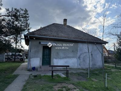 Eladó családi ház - 2243 Kóka