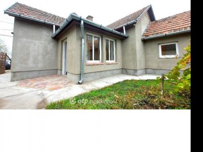 Eladó családi ház - 2755 Kocsér