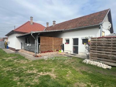 Eladó családi ház - 2700 Cegléd