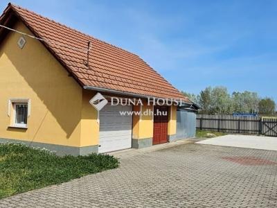 Eladó családi ház - 2251 Tápiószecső