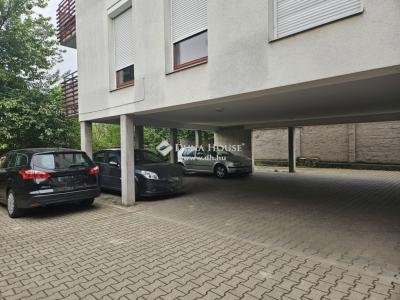 Eladó utcai bejáratú üzlethelység - 7623 Pécs