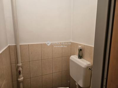 Eladó utcai bejáratú üzlethelység - 7623 Pécs