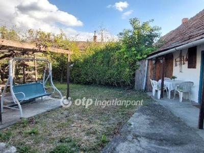 Eladó családi ház - 2481 Velence