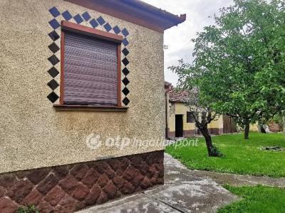 Eladó családi ház - 9300 Csorna, Toldi út