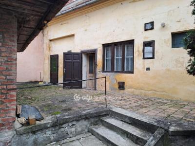 Eladó családi ház - 5700 Gyula