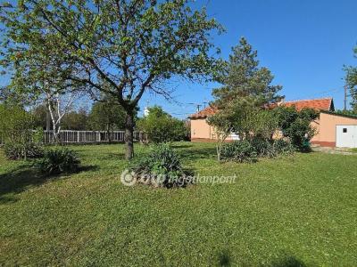 Eladó családi ház - 2344 Dömsöd