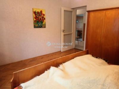 Eladó családi ház - 2525 Bajna