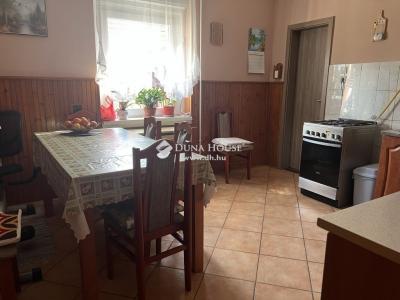 Eladó családi ház - 2214 Pánd