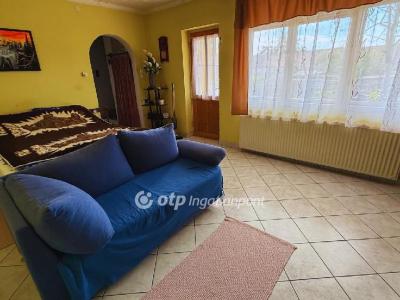 Eladó családi ház - 8163 Csajág