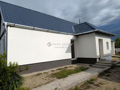 Eladó családi ház - 2711 Tápiószentmárton