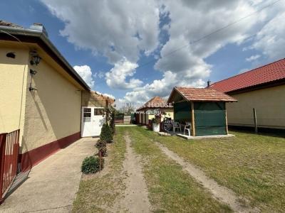 Eladó családi ház - 2200 Monor