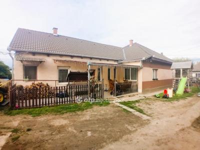 Eladó családi ház - 2114 Valkó, Arany János utca