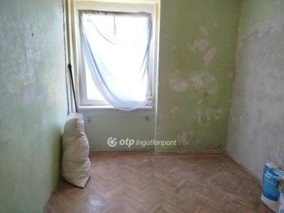 Eladó lakás - 7300 Komló