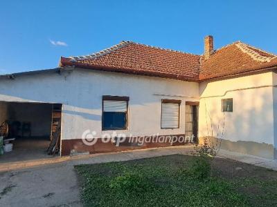Eladó családi ház - 5820 Mezőhegyes
