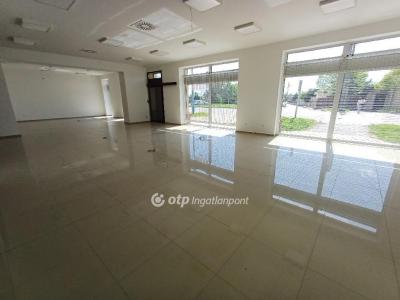 Kiadó utcai bejáratú üzlethelység - 6600 Szentes