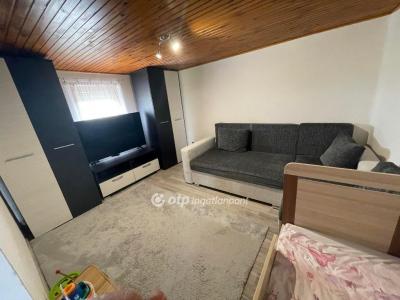 Eladó családi ház - 2766 Tápiószele
