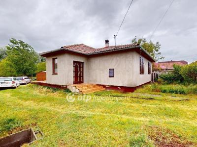 Eladó családi ház - 4515 Kék