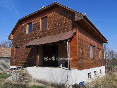 Eladó családi ház - 4066 Tiszacsege