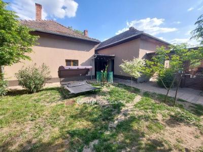 Eladó családi ház - 6600 Szentes