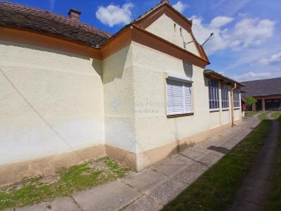 Eladó családi ház - 8835 Fityeház