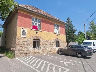 Eladó családi ház - 2096 Üröm