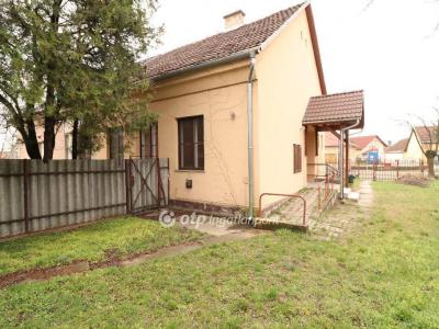 Eladó családi ház - 2335 Taksony
