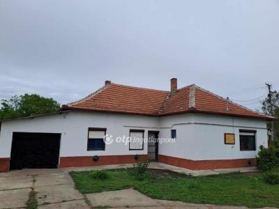 Eladó családi ház - 5820 Mezőhegyes
