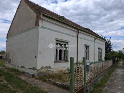 Eladó családi ház - 9100 Tét