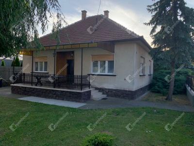Eladó családi ház - 2200 Monor, Petőfi Sándor utca