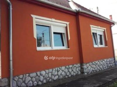 Eladó családi ház - 7200 Dombóvár