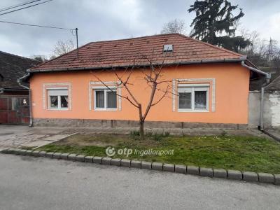 Eladó családi ház - 7100 Szekszárd, Remete utca