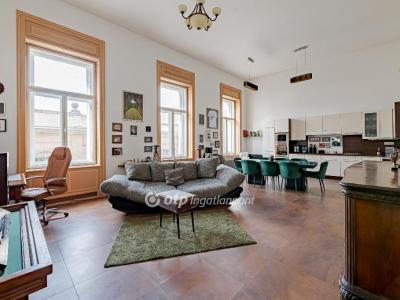 Eladó lakás - 1052 Budapest, V. kerület , Deák tér