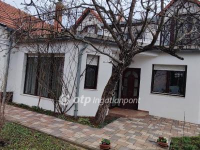 Eladó családi ház - 6727 Szeged